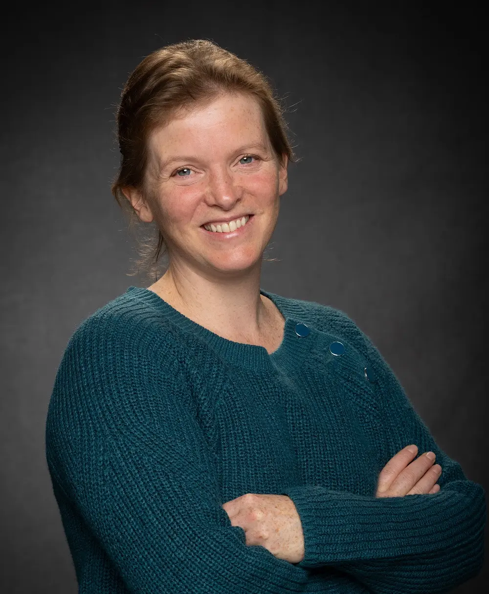 Portrait de la créatrice bijoux Arzis, Rozenn